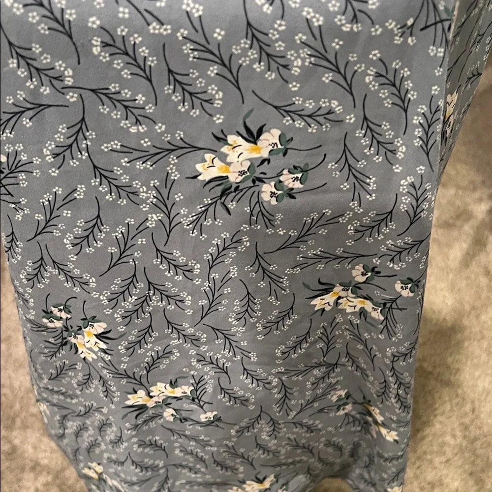 LOFT Light Blue Sleeveless Floral Top - Picture 2 of 6